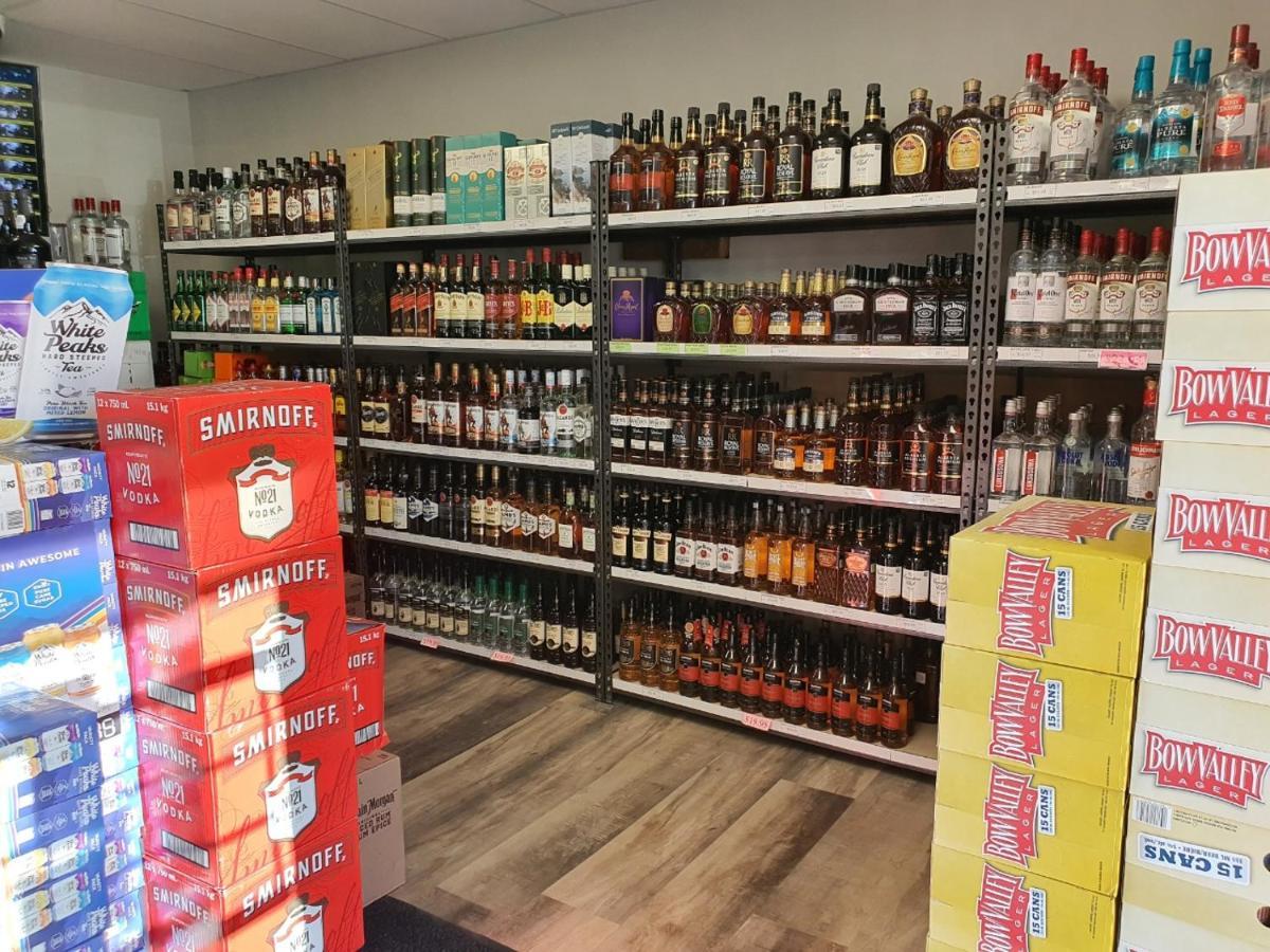 Sundre Motor Inn Zewnętrze zdjęcie