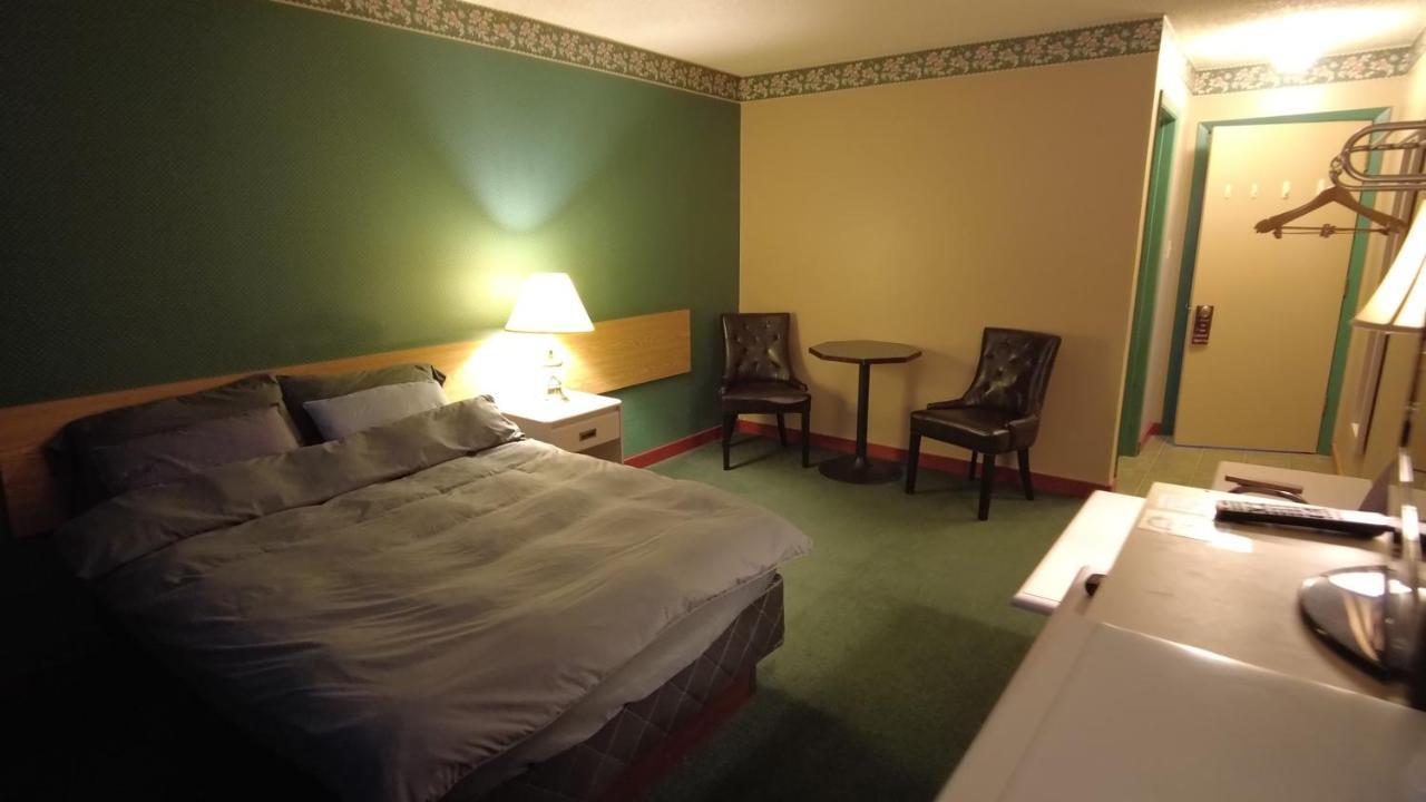 Sundre Motor Inn Zewnętrze zdjęcie