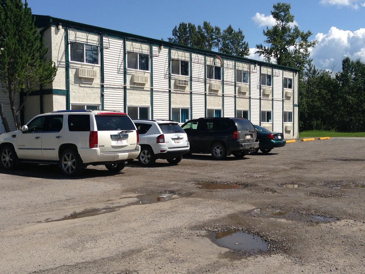 Sundre Motor Inn Zewnętrze zdjęcie